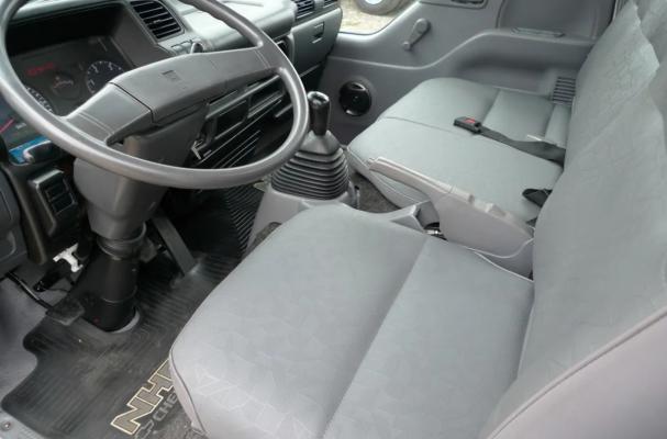 NHR FURGON INTERIOR CABINA