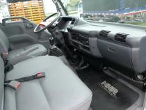NHR FURGON INTERIOR CABINA